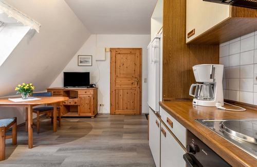 Bordelum Apartment | Apartment 'Ferienwohnung 3 Störche' with Shared Garden and Wi-Fi
