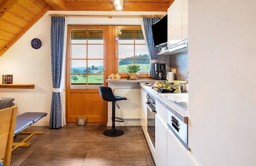 Breitnau Apartment | Apartment 'Ferienwohnung Weißtanne' with Mountain View, Shared Garden and Wi-Fi