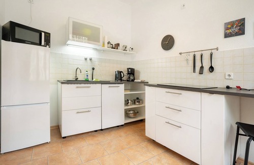 Kaßberg Apartment | Apartment 'Ferienwohnung Mit Stellplatz' with Balcony and Wi-Fi