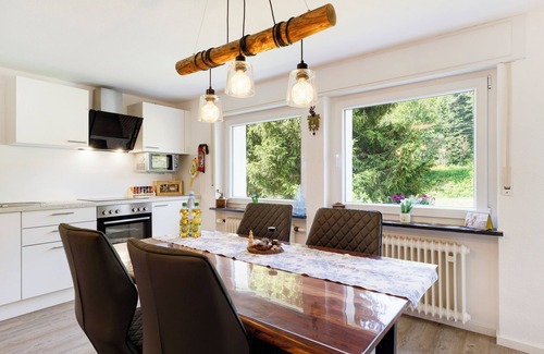 Hundsbach Apartment | Apartment 'Ferienwohnung am Vogelhaus' with Mountain View, Private Terrace and Wi-Fi