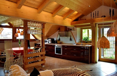 Pfaffing Apartment | Apartment 'Fewo Eitermoser Afrikanischer Traum' with Private Terrace