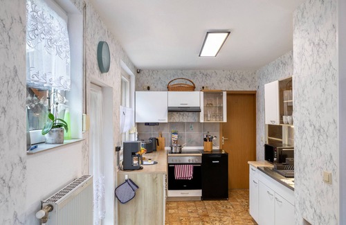 Bad Liebenstein Apartment | Apartment 'Fleißige Biene' with Mountain View, Private Terrace and Wi-Fi