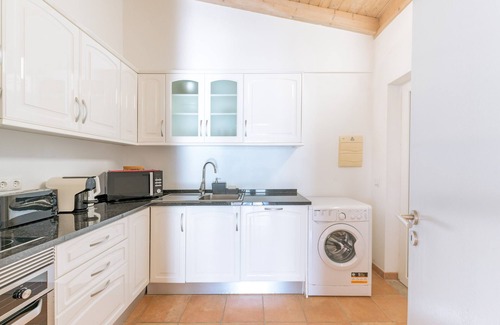 Cavaleiro House | Apartment 'Flor Do Rosto II' with Sea View, Shared Pool and Wi-Fi