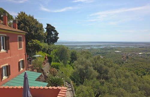 Pieve a Elici Apartment | Apartment for 4 People with sea view terrace