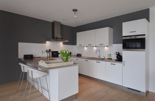 Oranjeplaat Apartment | Apartment for 4 people right on the water overlooking the marina