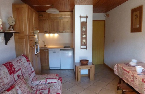 Meribel Apartment | Apartment for 4 with balcony, near slopes and shops in Méribel