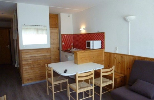 Arette Apartment | Apartment for 6 with balcony, parking, ski-in/ski-out