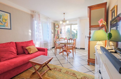 Boulazac-Isle-Manoire Apartment | Apartment 'Gîte De Monplaisir' with Private Garden and Wi-Fi