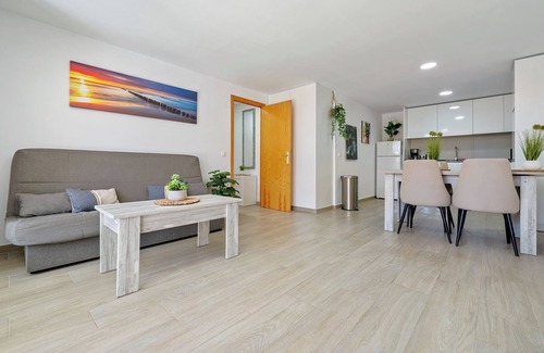 Vinaros Apartment | Apartment 'Francesca' with Shared Pool, Wi-Fi and Air Conditioning