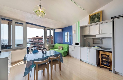 Solarolo Apartment | Apartment "Front Lake Amazing View" Near Lake with Pool, A/C & Wi-Fi
