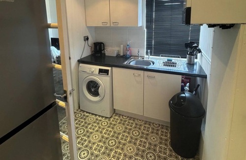 Heaton Apartment | Apartment - Sleeps 6 - Pet friendly - Parking