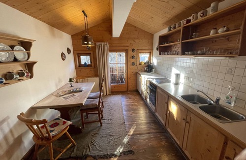 Stuhlfelden Apartment | Apartment 'Geigerhaus 500 Jahre - Appartement C' with Mountain View, Shared Sauna & Wi-Fi