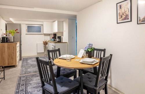 Quickborn Apartment | Apartment 'Gemütliche Unterkunft' with Private Terrace, Private Garden and Wi-Fi