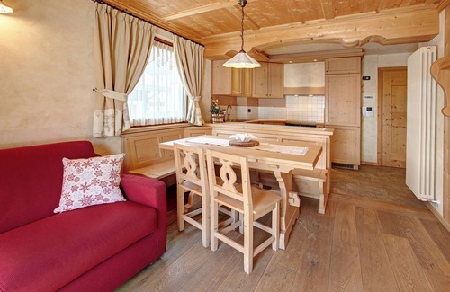 Santa Caterina Valfurva Apartment | Apartment 'Genziana' with Mountain View, Private Terrace and Wi-Fi