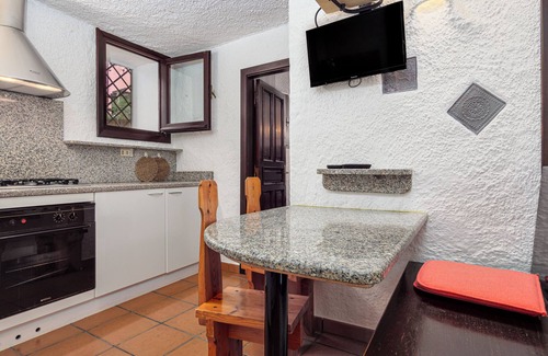 Tiriddo Apartment | Apartment Ginepri 50m from the beach, with Garden & Wi-Fi