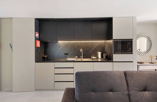 Aveiro Apartment | Apartment 'Granja Premium House' with Shared Garden, Wi-Fi and Air Conditioning
