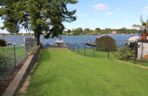 Zeuthen Apartment | Apartment Grey am See mit Zugang