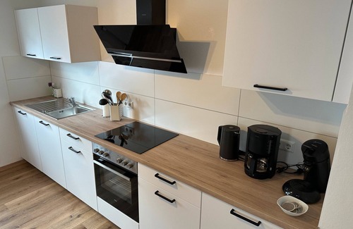 Urloffen Apartment | Apartment 'Groß' with Shared Garden, Balcony and Wi-Fi