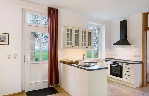 Gingst Apartment | Apartment 'Gut Rattelvitz - Parterre West' with Lake View, Private Terrace and Wi-Fi