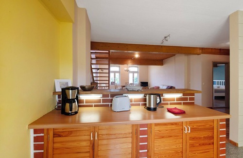 Neukloster Apartment | Apartment 'Gutshaus Am Teich' with Shared Terrace, Shared Garden and Wi-Fi