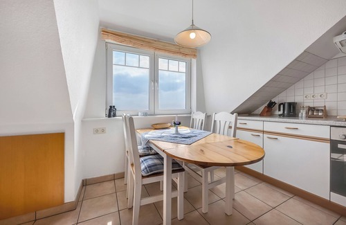 Langeneß Apartment | Apartment 'Hallighof' with Sea View, Shared Garden and Wi-Fi