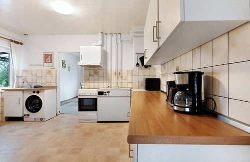 Hamdorf Apartment | Apartment 'Hamdorf, Hauptstraße Unten' with Private Terrace, Shared Garden and Wi-Fi