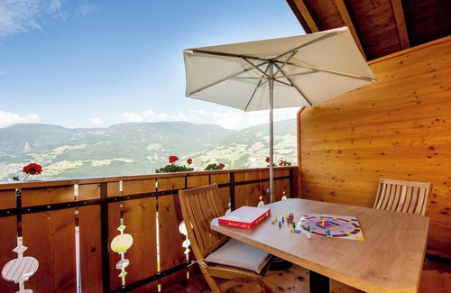 Albions Apartment | Apartment "Haus Sonnegg - Panorama Suite" with Mountain View, Wi-Fi, Terrace & Garden