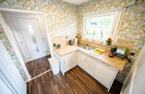 Gaienhofen Apartment | Apartment 'Höri Nest - Seeblick' with Lake View, Shared Garden and Wi-Fi