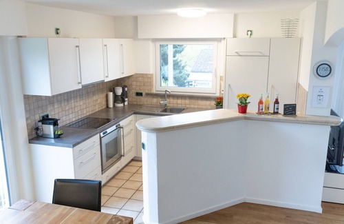 Gaienhofen Apartment | Apartment 'Höri Nest - Garten Wohnung' with Lake View, Shared Garden and Wi-Fi