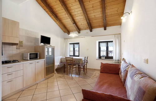 Sfruz Apartment | Apartment House Predaia with Mountain View, garden and WiFi
