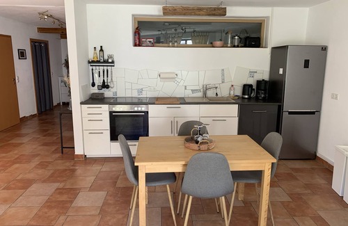 Marktheidenfeld Condo | Apartment Hundertwasser (Old Town - Mainpromenade - private parking lot)