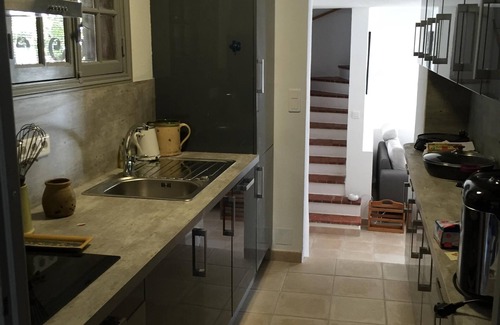 Tourrettes-sur-Loup Cottage | Apartment in villa with garden and flowers