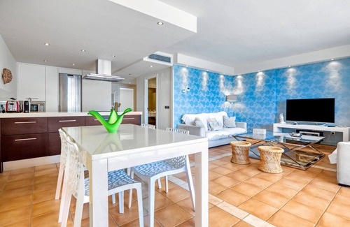 Pueblo Mascarat Apartment | Apartment 'Impresionantes Vistas' with Sea View, Wi-Fi and Air Conditioning