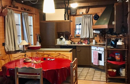 Versegeres Apartment | Apartment in a historic chalet near Verbier