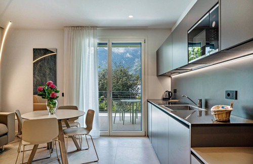 Ravina Apartment | Apartment In A Hotel 'Midum Garden Sud' with Mountain View, Wi-Fi and Air Conditioning