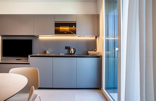 Ravina Apartment | Apartment in a Hotel 'Midum Balcony Nord' with Mountain View, Wi-Fi and Air Conditioning