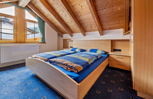 Valdaora di Sopra House | Apartment In A Hotel 'Residence Oberhauser Apt 7' with Mountain View, Shared Terrace and Wi-Fi
