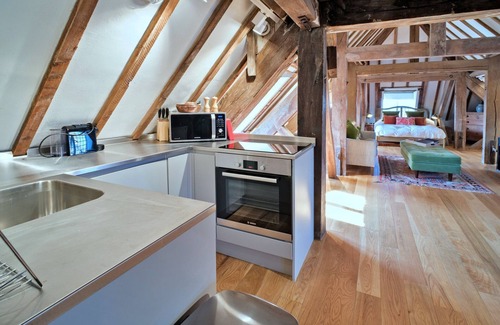 Brackley Apartment | Apartment in Brackley Town Hall Charm