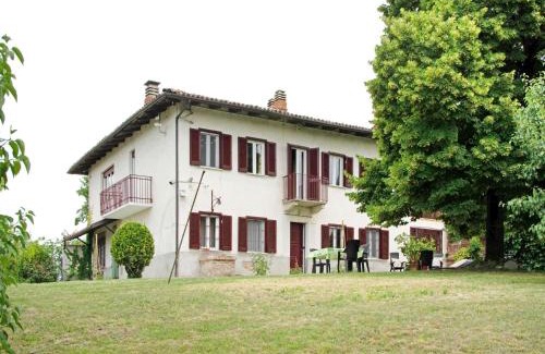 Moncucco Torinese House | Apartment in Casale with Panoramic Vineyard Views, cleaning included