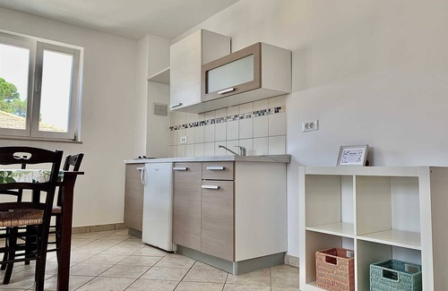 Baska Apartment | Apartment in center with sea view B1