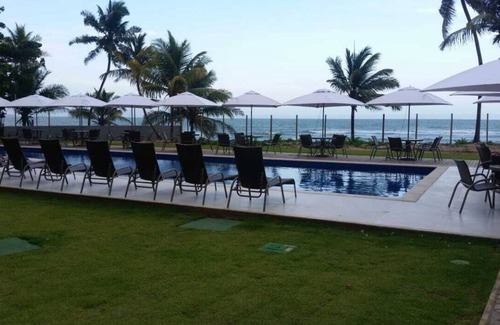Itacimirim Apartment | Apartment in closed condominium right on the sand