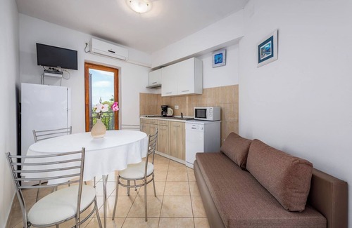 Drenje Apartment | Apartment in Drenje with Sea View & Sauna