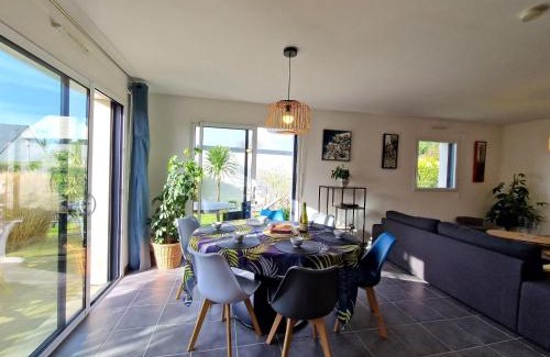 Carantec House | Apartment in France near Scenic Coastline