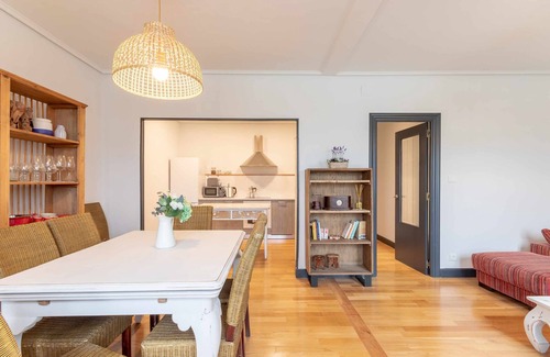 Erandio Apartment | Apartment in front of Bilbao River, next to metro