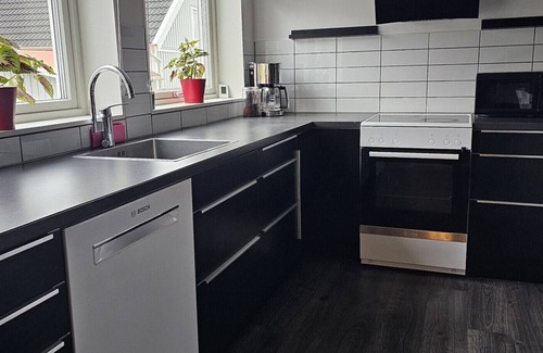 Hoviksnas Apartment | Apartment in Höviksnäs, 300 m from the sea with a view of the Tjörn Bridge | SE09112