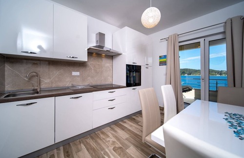 Rab Town Boat Rental | Apartment in Supetarska Draga by the Beach