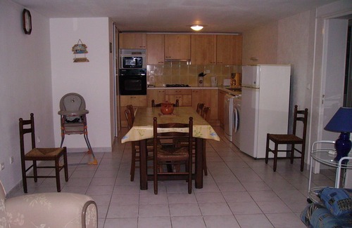 Breuillet Apartment | APARTMENT IN INDIVIDUAL HOUSE