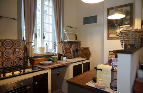 Zona III Marcigliana Villa | Apartment in Roman Villa, 8km to centre, air con, large, beautiful gardens, pool