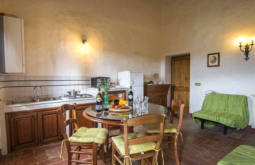 Torrita di Siena Apartment | Apartment in Torrita, balcony with view, pool,family friendly,Wi-Fi,up to 4 pers