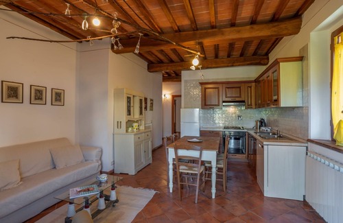 Laterina Apartment | Apartment in the countryside of Arezzo with private terrace, pool and on-site bar/restaurant